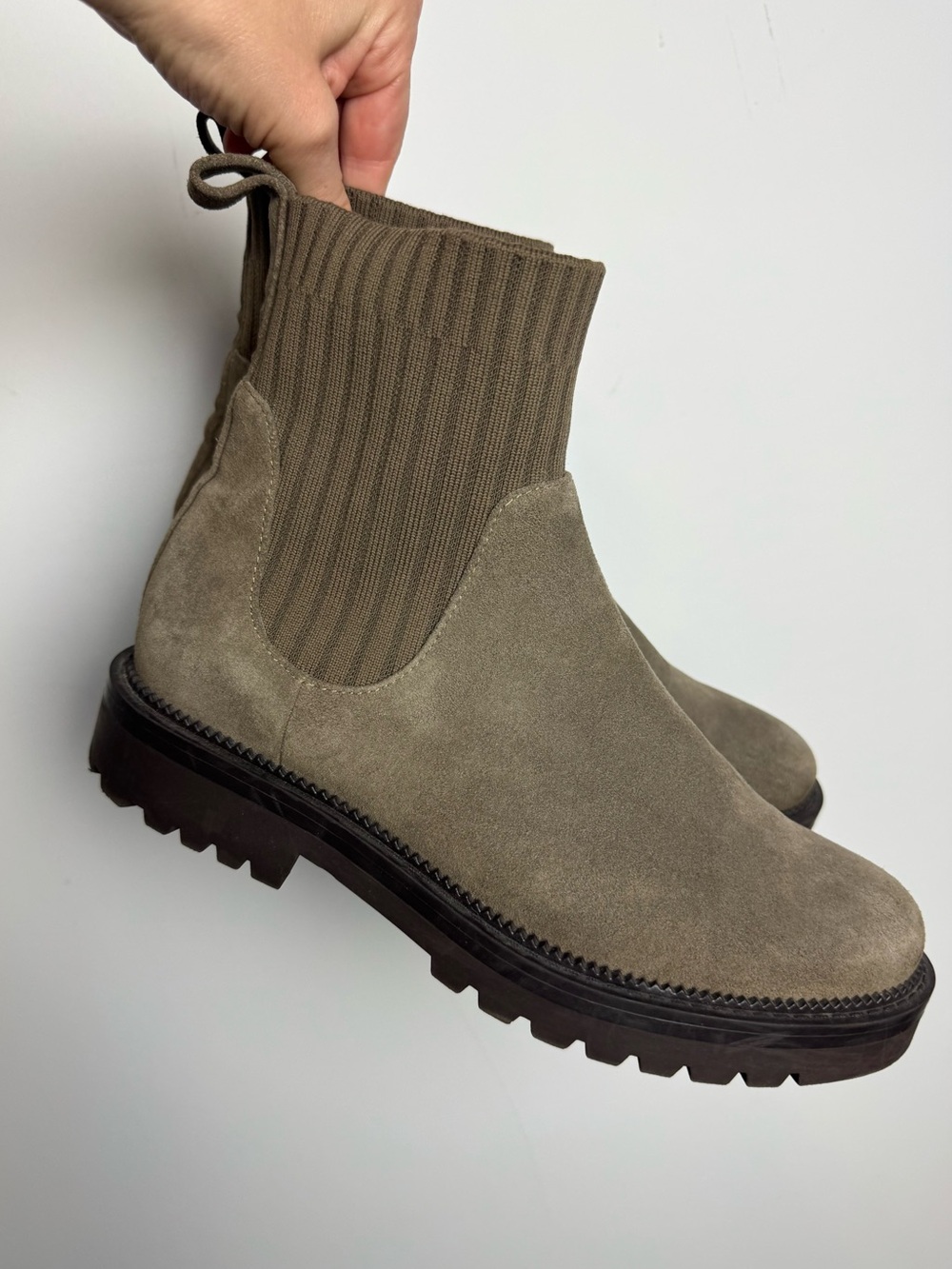 Blondo Hallie Waterproof Chelsea Boot Taupe Suede Snow Size 8.5